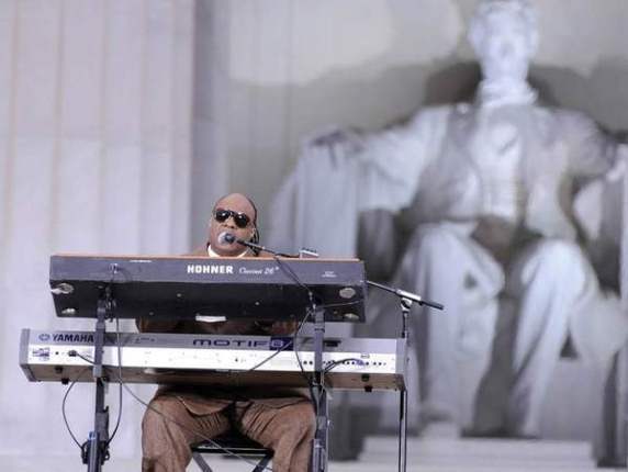 Stevie Wonder at Lincoln Memorial